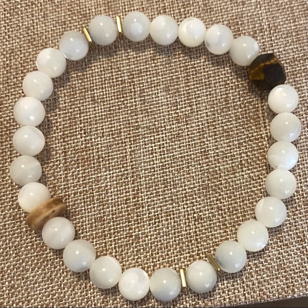 6mm mother of pearl shell bracelet